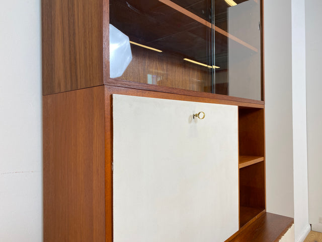 WMK # Stilvolles modulares Mid-Century Highboard, Vollholz in Teak, mit späterer weißer Lackierung # Schrank Bücherschrank Büchervitrine Barschrank Vitrine Regalwand Schrankwand Regal Teakholz Vintage