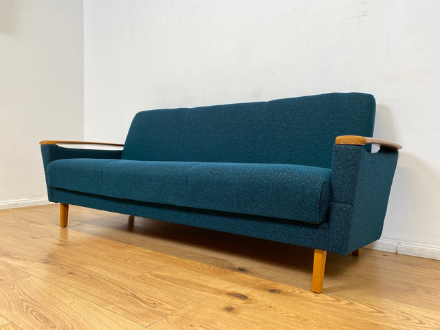 WMK I Stilvolles Mid-Century Klappsofa mit verstellb. Armlehnen, Bettwäschefach & petrol blauem Originalbezug I Sofa Couch 3-Sitzer 3er Daybed Sitzgarnitur Schlaf Klapp Retro Vintage 60er Berlin Köln