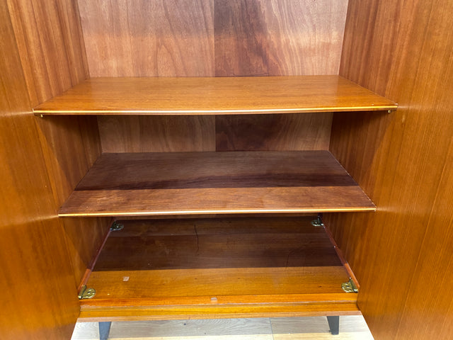 WMK Stilvoller und hochwertiger Mid-Century Kleiderschrank aus vollem Holz mit Kleiderstange und Regalböden # Schrank Schlafzimmerschrank Wardrobe Wäscheschrank Garderobe Flurschrank Vintage 50er 60er