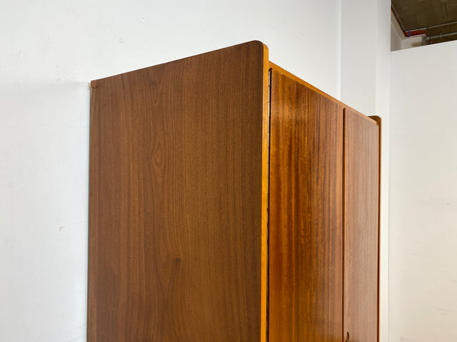 WMK I Versand 85€ I Stilvoller Mid-Century Kleiderschrank aus vollem Holz mit Kleiderstange und konischen Füßen I Schrank Schlafzimmerschrank Wardrobe Vintage 50er 60er Berlin Dresden Niedersachsen