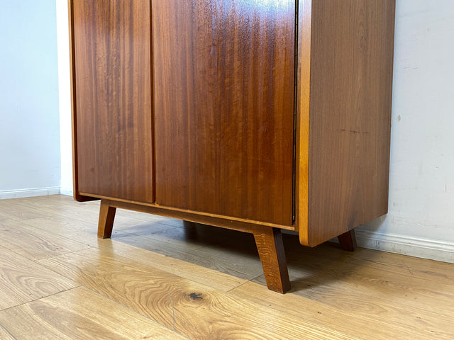 WMK I Versand 85€ I Stilvoller Mid-Century Kleiderschrank aus vollem Holz mit Kleiderstange und konischen Füßen I Schrank Schlafzimmerschrank Wardrobe Vintage 50er 60er Berlin Dresden Niedersachsen