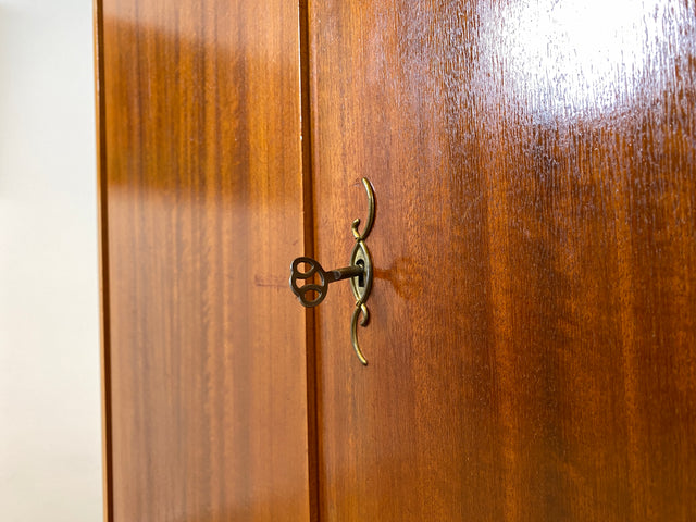 WMK I Versand 85€ I Stilvoller Mid-Century Kleiderschrank aus vollem Holz mit Kleiderstange und konischen Füßen I Schrank Schlafzimmerschrank Wardrobe Vintage 50er 60er Berlin Dresden Niedersachsen