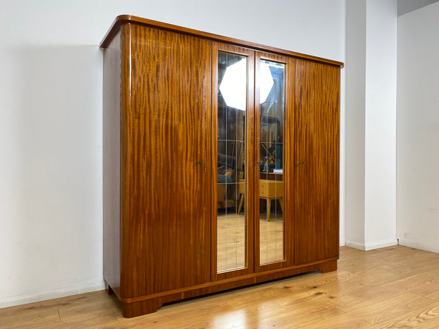 WMK I Stilvoller und sehr gut erhaltener Mid-Century Kleiderschrank aus vollem Holz mit Spiegel Türen und Schubladen I Schrank Wäsche Schlafzimmer Wardrobe 50er 60er Vintage Düsseldorf Dresden München