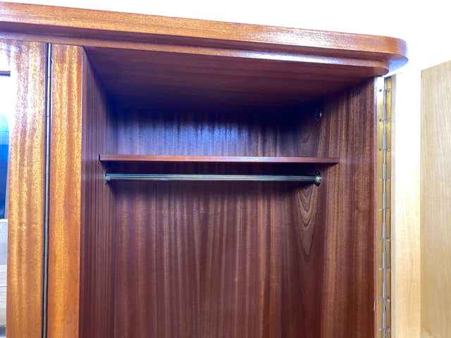 WMK I Stilvoller und sehr gut erhaltener Mid-Century Kleiderschrank aus vollem Holz mit Spiegel Türen und Schubladen I Schrank Wäsche Schlafzimmer Wardrobe 50er 60er Vintage Düsseldorf Dresden München