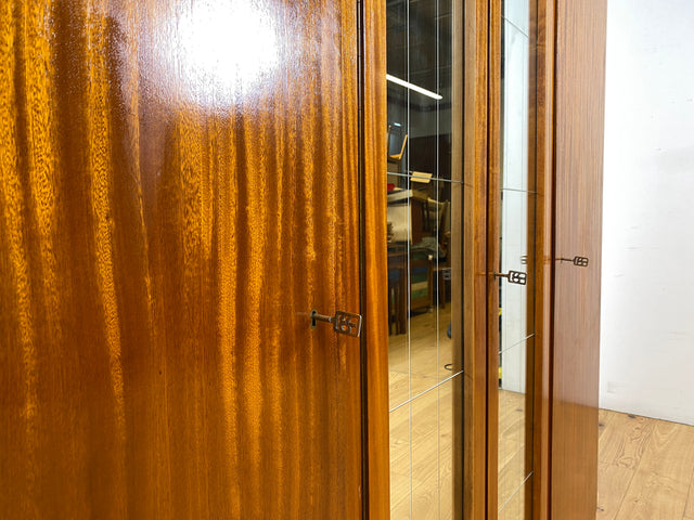 WMK I Stilvoller und sehr gut erhaltener Mid-Century Kleiderschrank aus vollem Holz mit Spiegel Türen und Schubladen I Schrank Wäsche Schlafzimmer Wardrobe 50er 60er Vintage Düsseldorf Dresden München