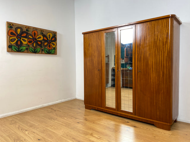 WMK I Stilvoller und sehr gut erhaltener Mid-Century Kleiderschrank aus vollem Holz mit Spiegel Türen und Schubladen I Schrank Wäsche Schlafzimmer Wardrobe 50er 60er Vintage Düsseldorf Dresden München