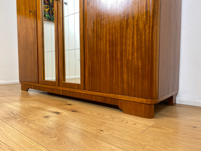 WMK I Stilvoller und sehr gut erhaltener Mid-Century Kleiderschrank aus vollem Holz mit Spiegel Türen und Schubladen I Schrank Wäsche Schlafzimmer Wardrobe 50er 60er Vintage Düsseldorf Dresden München