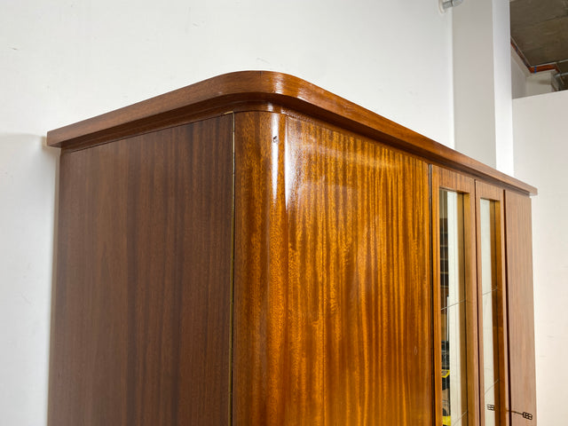 WMK I Stilvoller und sehr gut erhaltener Mid-Century Kleiderschrank aus vollem Holz mit Spiegel Türen und Schubladen I Schrank Wäsche Schlafzimmer Wardrobe 50er 60er Vintage Düsseldorf Dresden München