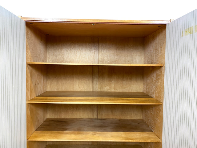 WMK # Raumaufhellender und gut erhaltener Mid-Century Kleiderschrank aus 1964 in Birke Modell Rita von Chr. Leonhardt KG Holzbau # Schrank Schlafzimmerschrank Wäscheschrank Wardrobe Vintage Retro DDR