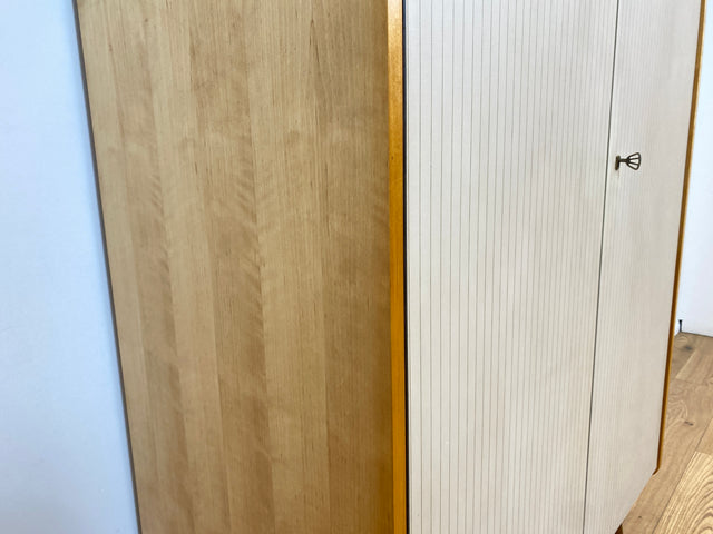 WMK # Raumaufhellender und gut erhaltener Mid-Century Kleiderschrank aus 1964 in Birke Modell Rita von Chr. Leonhardt KG Holzbau # Schrank Schlafzimmerschrank Wäscheschrank Wardrobe Vintage Retro DDR