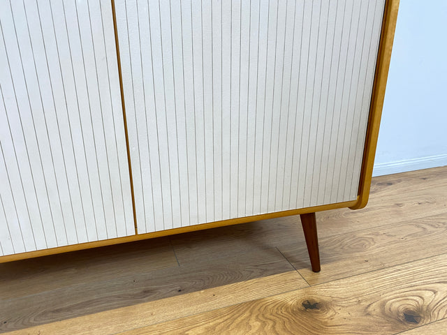 WMK # Raumaufhellender und gut erhaltener Mid-Century Kleiderschrank aus 1964 in Birke Modell Rita von Chr. Leonhardt KG Holzbau # Schrank Schlafzimmerschrank Wäscheschrank Wardrobe Vintage Retro DDR
