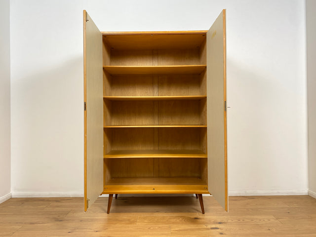 WMK # Raumaufhellender und gut erhaltener Mid-Century Kleiderschrank aus 1964 in Birke Modell Rita von Chr. Leonhardt KG Holzbau # Schrank Schlafzimmerschrank Wäscheschrank Wardrobe Vintage Retro DDR