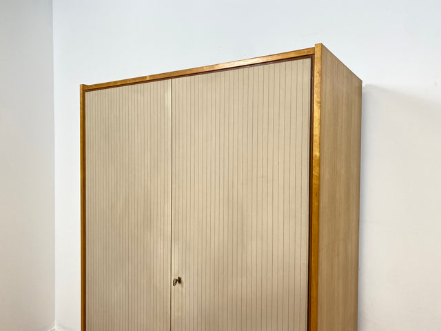 WMK # Raumaufhellender und gut erhaltener Mid-Century Kleiderschrank aus 1964 in Birke Modell Rita von Chr. Leonhardt KG Holzbau # Schrank Schlafzimmerschrank Wäscheschrank Wardrobe Vintage Retro DDR