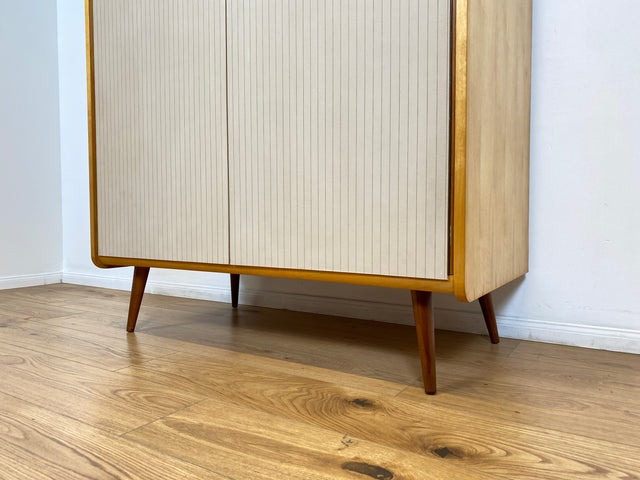 WMK # Raumaufhellender und gut erhaltener Mid-Century Kleiderschrank aus 1964 in Birke Modell Rita von Chr. Leonhardt KG Holzbau # Schrank Schlafzimmerschrank Wäscheschrank Wardrobe Vintage Retro DDR