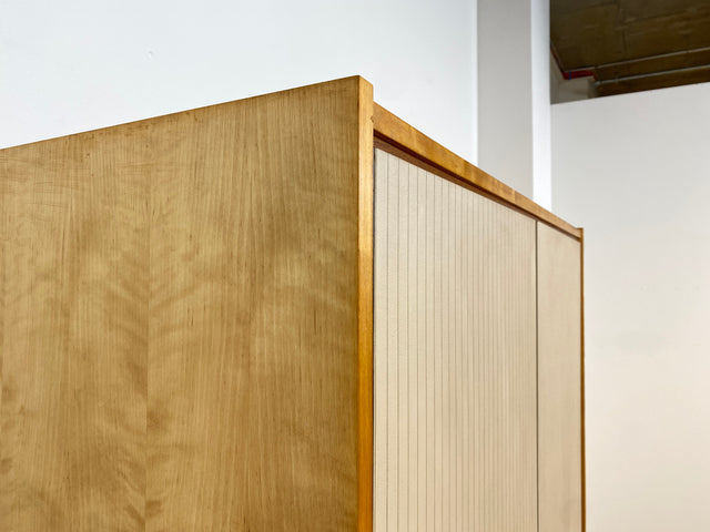WMK # Raumaufhellender und gut erhaltener Mid-Century Kleiderschrank aus 1964 in Birke Modell Rita von Chr. Leonhardt KG Holzbau # Schrank Schlafzimmerschrank Wäscheschrank Wardrobe Vintage Retro DDR