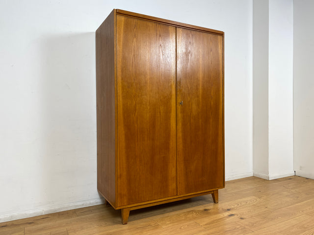 WMK I Schöner und hochwertiger Mid-Century Kleiderschrank aus 1961 mit Schubladen I Vollholz in Eiche I Schrank Schlafzimmerschrank Wäscheschrank Retro 50er 60er Vintage DDR I Berlin Leipzig München