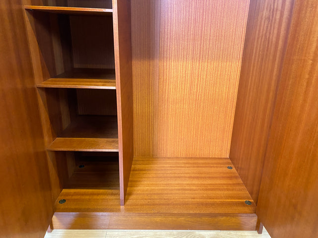 WMK I Versand 85€ I Minimalistischer und sehr gut erhaltener Mid-Century Kleiderschrank mit perfekter Aufteilung I Schrank Schlafzimmerschrank Wäscheschrank Wardrobe 60er Vintage Berlin Leipzig Aachen