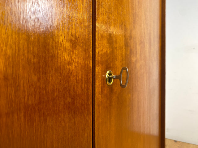 WMK I Versand 85€ I Minimalistischer und sehr gut erhaltener Mid-Century Kleiderschrank mit perfekter Aufteilung I Schrank Schlafzimmerschrank Wäscheschrank Wardrobe 60er Vintage Berlin Leipzig Aachen