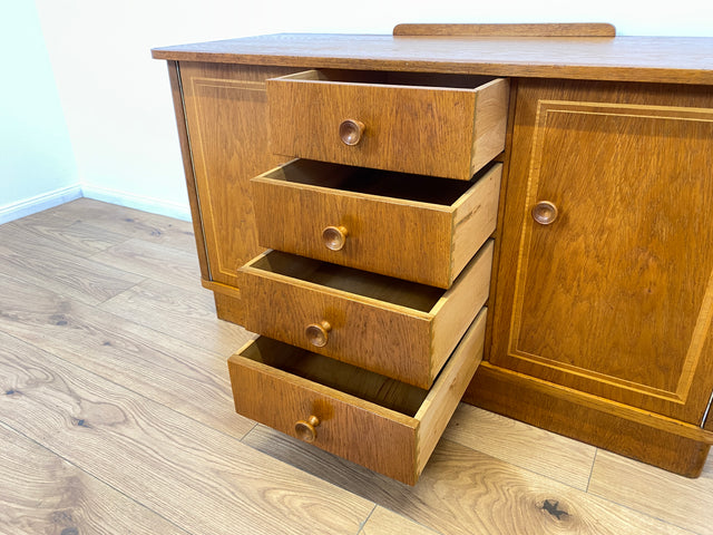 WMK # Hübsche und gut erhaltene Mid-Century Kommode aus vollem Eichenholz mit Schubladen & formschönen Holzgriffen # Sideboard Wäschekommode Schrank Anrichte Lowboard TV-Lowboard Vintage 50er 60er