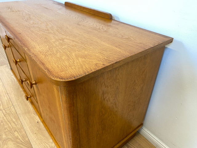 WMK # Hübsche und gut erhaltene Mid-Century Kommode aus vollem Eichenholz mit Schubladen & formschönen Holzgriffen # Sideboard Wäschekommode Schrank Anrichte Lowboard TV-Lowboard Vintage 50er 60er