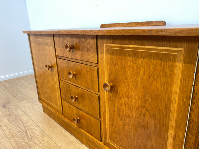 WMK # Hübsche und gut erhaltene Mid-Century Kommode aus vollem Eichenholz mit Schubladen & formschönen Holzgriffen # Sideboard Wäschekommode Schrank Anrichte Lowboard TV-Lowboard Vintage 50er 60er