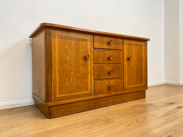 WMK # Hübsche und gut erhaltene Mid-Century Kommode aus vollem Eichenholz mit Schubladen & formschönen Holzgriffen # Sideboard Wäschekommode Schrank Anrichte Lowboard TV-Lowboard Vintage 50er 60er