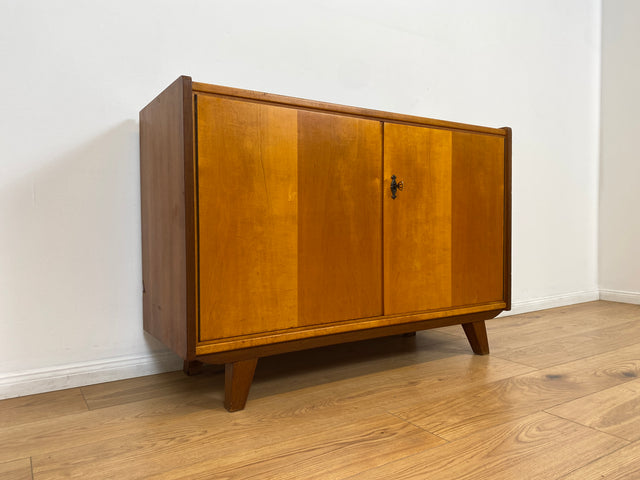 WMK # Schöne, jedoch etwas abgenutzte Mid-Century Kommode aus vollem Holz in Birke & Nussbaum # Sideboard Lowboard TV-Lowboard TV-Bank Wäschekommode Schuhschrank Flurkommode Schrank 50er 60er Vintage