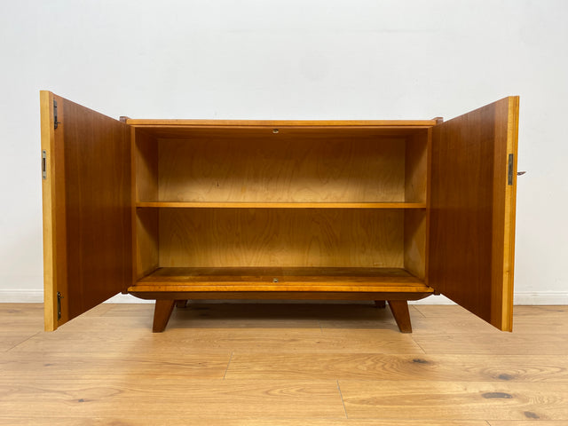 WMK # Schöne, jedoch etwas abgenutzte Mid-Century Kommode aus vollem Holz in Birke & Nussbaum # Sideboard Lowboard TV-Lowboard TV-Bank Wäschekommode Schuhschrank Flurkommode Schrank 50er 60er Vintage