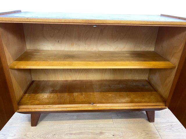 WMK # Schöne, jedoch etwas abgenutzte Mid-Century Kommode aus vollem Holz in Birke & Nussbaum # Sideboard Lowboard TV-Lowboard TV-Bank Wäschekommode Schuhschrank Flurkommode Schrank 50er 60er Vintage