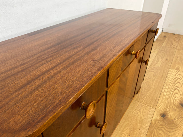 WMK I Formschöne und gut erhaltene Mid-Century Kommode aus vollem Holz mit Schubladen und Intarsien I Sideboard Schrank Wäschekommode Schuhkommode TV Lowboard 60er Vintage Berlin Homburg Frankfurt