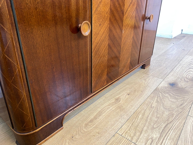 WMK I Formschöne und gut erhaltene Mid-Century Kommode aus vollem Holz mit Schubladen und Intarsien I Sideboard Schrank Wäschekommode Schuhkommode TV Lowboard 60er Vintage Berlin Homburg Frankfurt