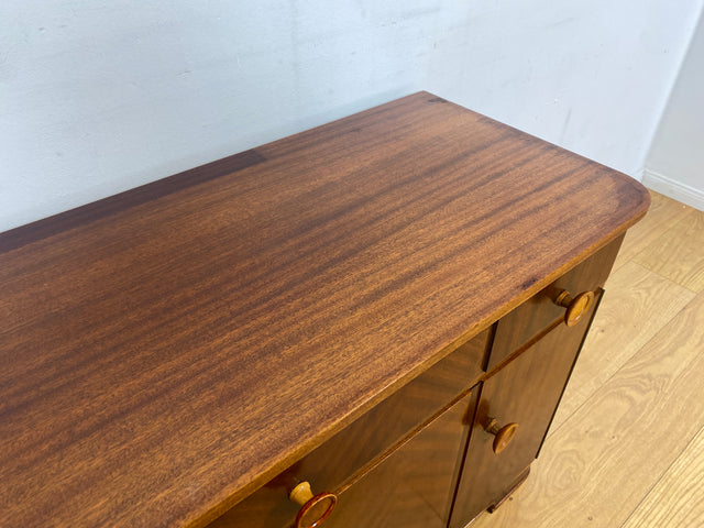WMK I Formschöne und gut erhaltene Mid-Century Kommode aus vollem Holz mit Schubladen und Intarsien I Sideboard Schrank Wäschekommode Schuhkommode TV Lowboard 60er Vintage Berlin Homburg Frankfurt