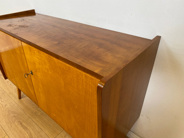 WMK # Stilvolle & geräumige Mid-Century Kommode aus vollem Holz mit schönen konischen Füßen, 1965 # Sideboard Wäschekommode Fernsehkommode Schuhschrank Schuhkommode TV-Lowboard Rockabilly Vintage 60er