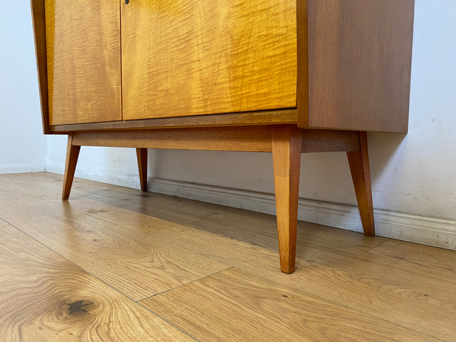 WMK # Stilvolle & geräumige Mid-Century Kommode aus vollem Holz mit schönen konischen Füßen, 1965 # Sideboard Wäschekommode Fernsehkommode Schuhschrank Schuhkommode TV-Lowboard Rockabilly Vintage 60er