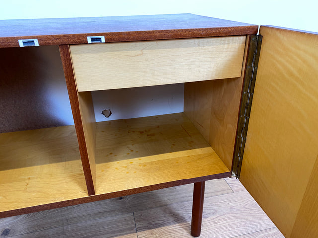 WMK # Stilvolle und gut erhaltene kleine Mid-Century Kommode in Teakholz mit Schublade und schönem Holzgriff # Schrank Sideboard TV-Lowboard Flurkommode Schuhschrank Fernsehschrank Vintage DDR Berlin