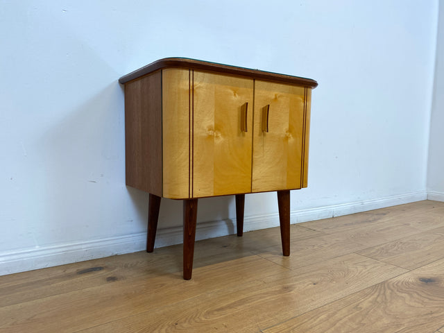 WMK 1/2 Formschöner & sehr gut erhaltener Mid-Century Nachttisch Modell Dominia mit abnehm. Glasauflage # Nachtschrank Nachtschränkchen Nachtkommode Beistelltisch Kommode Rockabilly Vintage 50er 60er