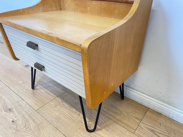 WMK # 1/2 Schöner & gut erhaltener Mid-Century Nachttisch mit Schubladen & schwarzen Hairpin Metallfüßen # Nachtschrank Nachtkommode Nachtschränkchen Bedside Table Kommode Vintage DDR 50er 60er Berlin