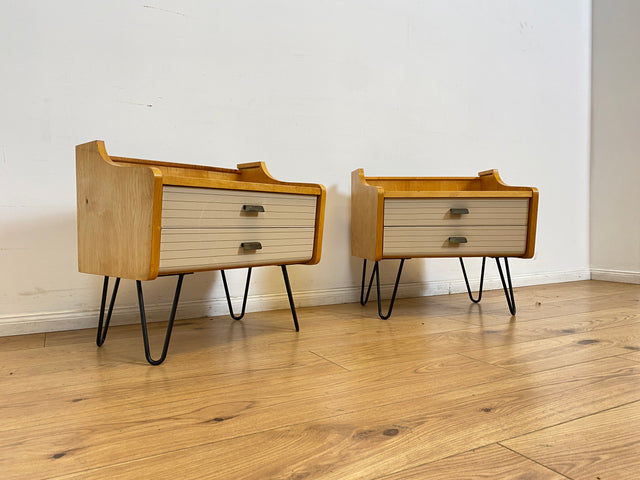 WMK # 1/2 Schöner & gut erhaltener Mid-Century Nachttisch mit Schubladen & schwarzen Hairpin Metallfüßen # Nachtschrank Nachtkommode Nachtschränkchen Bedside Table Kommode Vintage DDR 50er 60er Berlin