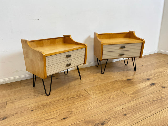 WMK # 1/2 Schöner & gut erhaltener Mid-Century Nachttisch mit Schubladen & schwarzen Hairpin Metallfüßen # Nachtschrank Nachtkommode Nachtschränkchen Bedside Table Kommode Vintage DDR 50er 60er Berlin