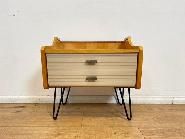 WMK # 1/2 Schöner & gut erhaltener Mid-Century Nachttisch mit Schubladen & schwarzen Hairpin Metallfüßen # Nachtschrank Nachtkommode Nachtschränkchen Bedside Table Kommode Vintage DDR 50er 60er Berlin