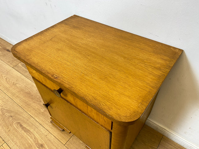 WMK Schöner Mid-Century Nachttisch aus vollem Holz mit Schublade und Messinggriffen