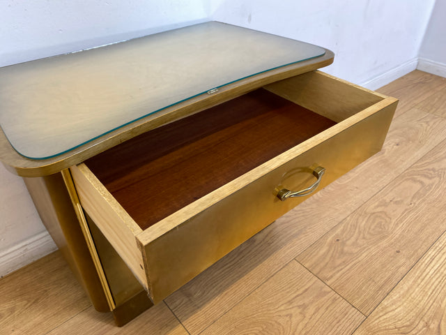 WMK I 1/2 Formschöner Mid-Century Nachttisch mit Schublade & Messinggriffen
