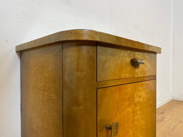 WMK I 1/2 Formschöner und sehr gut erhaltener Mid-Century Nachttisch mit Schublade