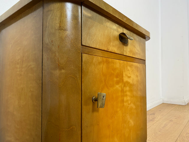 WMK I 1/2 Formschöner und sehr gut erhaltener Mid-Century Nachttisch mit Schublade