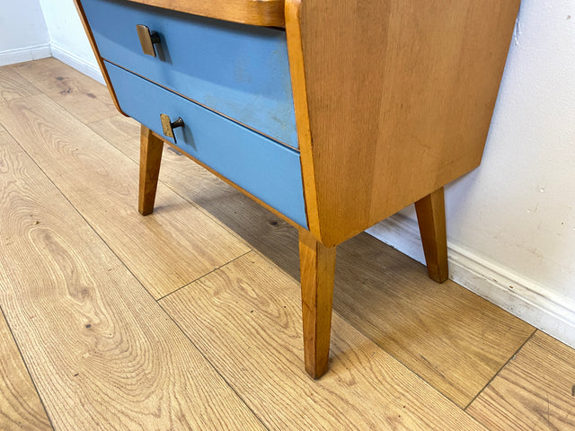 WMK I Seltener Mid-Century Nachttisch mit Schubladen, Messinggriffen & blauen Fronten I Kommode Nachtschrank Nachtschränkchen Beistelltisch Night Stand Vintage 50er 60er Rockabilly Berlin Köln Hanau