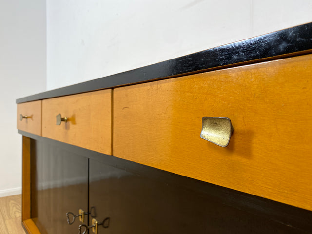 WMK I Sehr schöner Mid-Century Sideboard aus vollem Holz mit Schubladen & Messinggriffen I Anrichte Kommode Schrank Fernsehschrank TV Bank Rockabilly 50er 60er Vintage I Berlin Frankfurt Hamburg