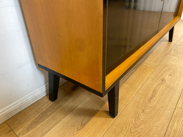 WMK I Sehr schöner Mid-Century Sideboard aus vollem Holz mit Schubladen & Messinggriffen I Anrichte Kommode Schrank Fernsehschrank TV Bank Rockabilly 50er 60er Vintage I Berlin Frankfurt Hamburg