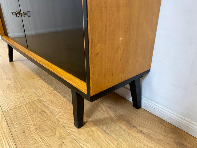 WMK I Sehr schöner Mid-Century Sideboard aus vollem Holz mit Schubladen & Messinggriffen I Anrichte Kommode Schrank Fernsehschrank TV Bank Rockabilly 50er 60er Vintage I Berlin Frankfurt Hamburg