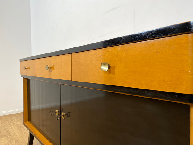 WMK I Sehr schöner Mid-Century Sideboard aus vollem Holz mit Schubladen & Messinggriffen I Anrichte Kommode Schrank Fernsehschrank TV Bank Rockabilly 50er 60er Vintage I Berlin Frankfurt Hamburg