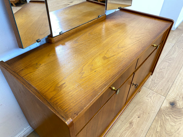 WMK I Stilvolle Mid-Century Spiegelkommode I Vollholz I mit Schubladen & Klappspiegel I Frisierkommode Schminkkommode Wäschekommode Kommode Sideboard Spiegel Ganzkörperspiegel Vintage Berlin Hof Köln